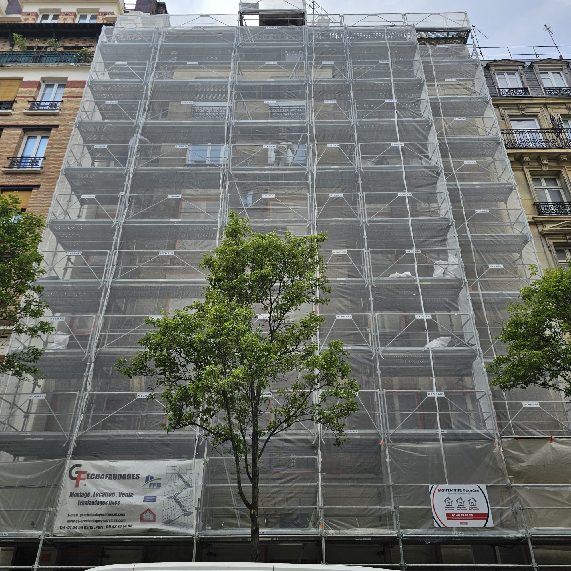 Façade avant travaux de ravalement à Paris 16e, enduit encrassé et fissuré - Montaigne Façades