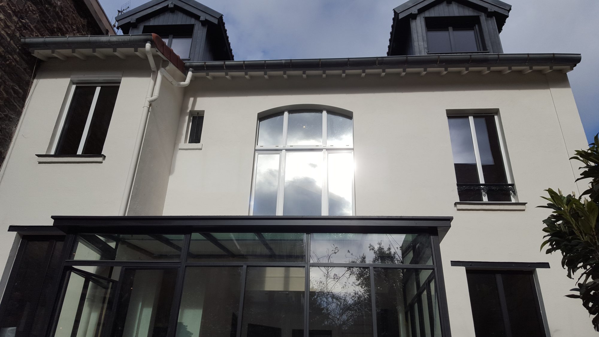 Façade après ravalement à Paris 3e, support réparé et protégé - Montaigne Façades