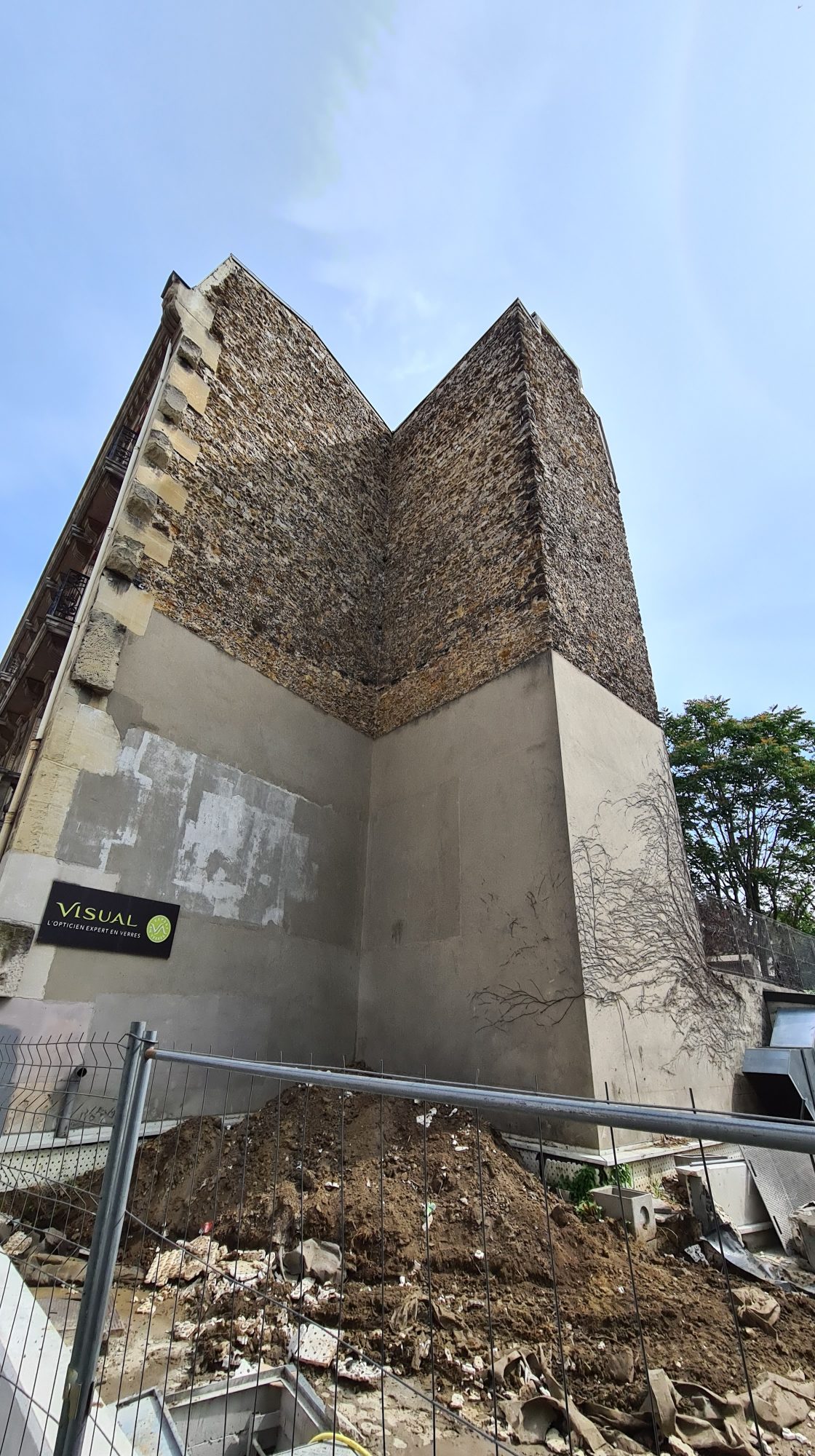 Façade avant travaux de ravalement à Paris 5e, enduit encrassé et fissuré - Montaigne Façades