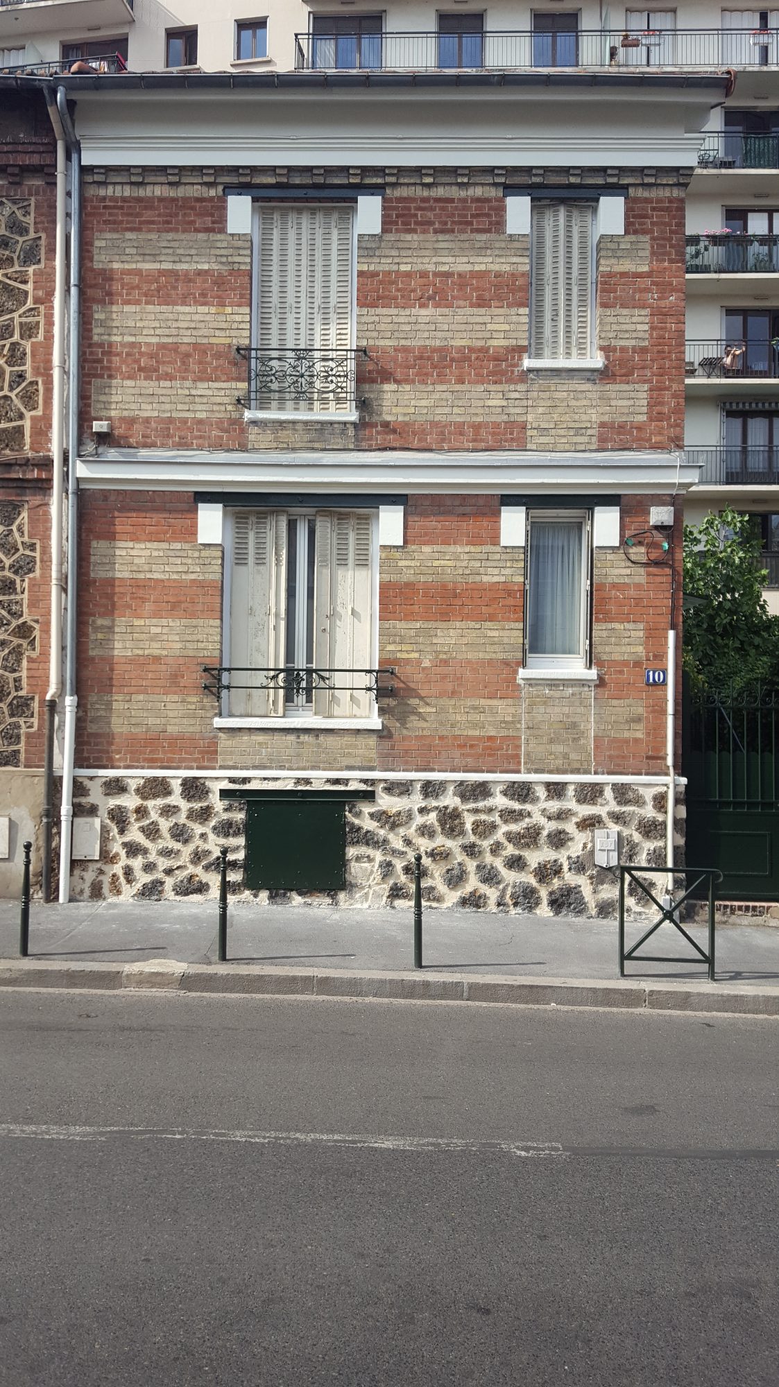 Façade après ravalement à Paris 8e, support réparé et protégé - Montaigne Façades