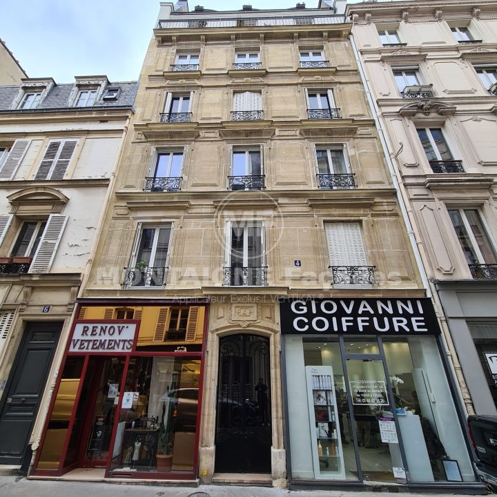Montaigne Façades Boutiques Parisiennes